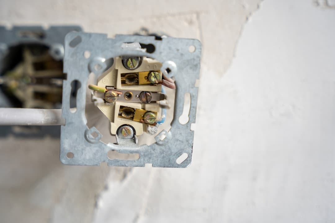 Outlet box rough wiring